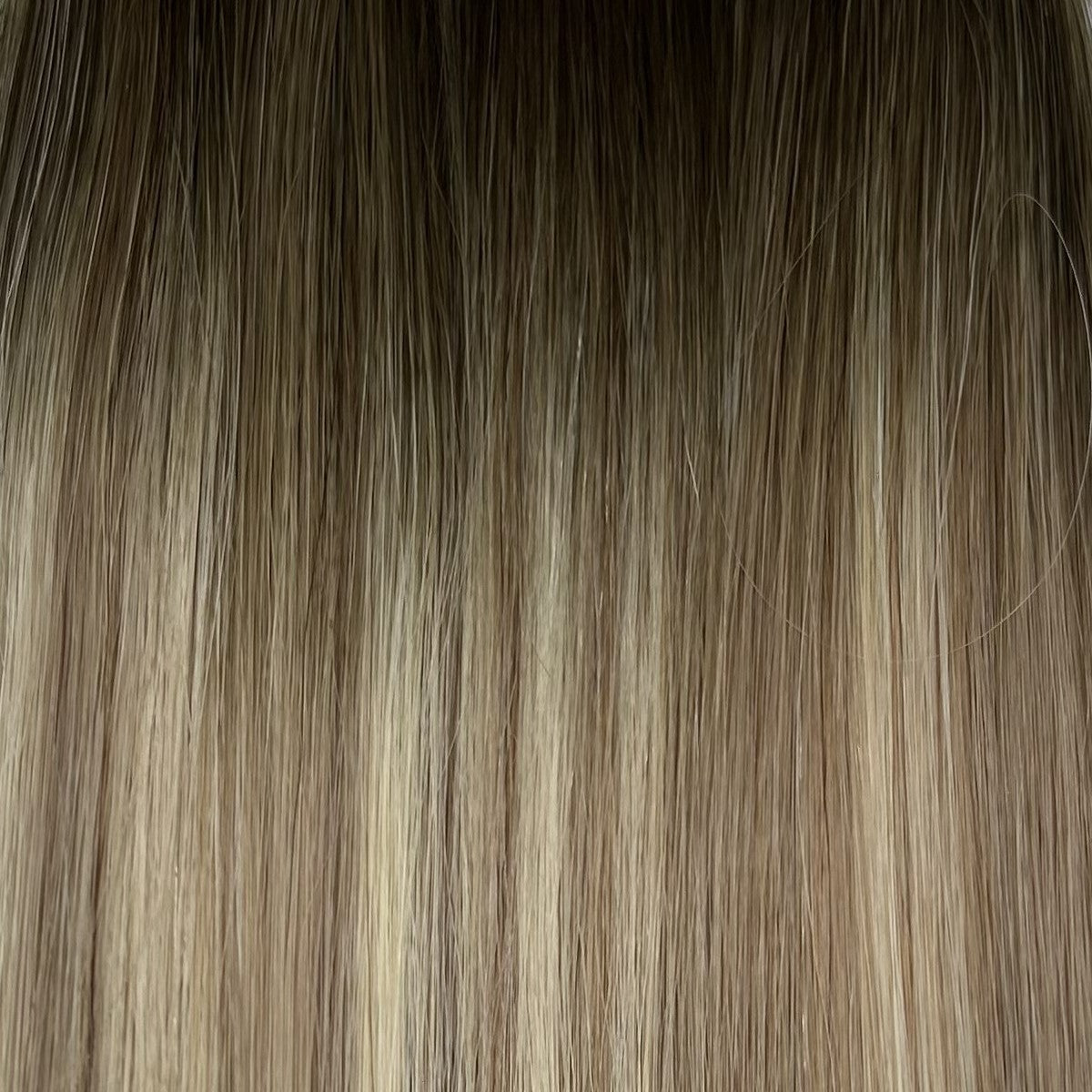 Ponytail (Queue de cheval) - Couleur #DA (#DELIA : Majirel 7 + Ombré méché beige doré)