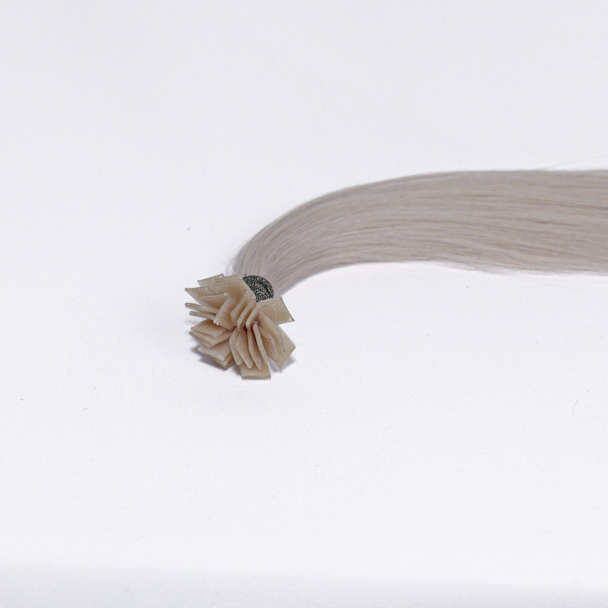 Extensions à la kératine - Couleur #70 (Blond polaire cendré blanc-gris)