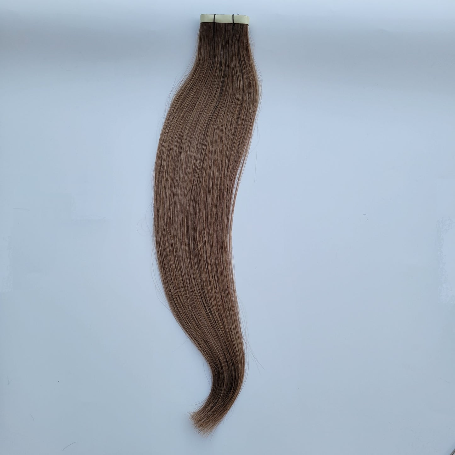 Extensions adhésives "Long Tape Weft" - Couleur #06 (Blond clair naturel doré Majirel 8.03)