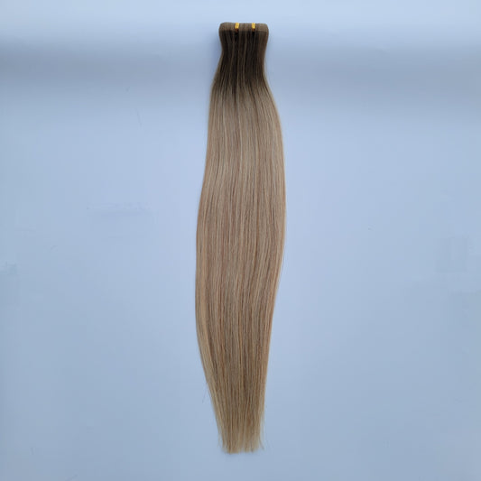 Extensions adhésives "Long Tape Weft" - Couleur #DA (#DELIA : Majirel 7 + Ombré méché beige doré)